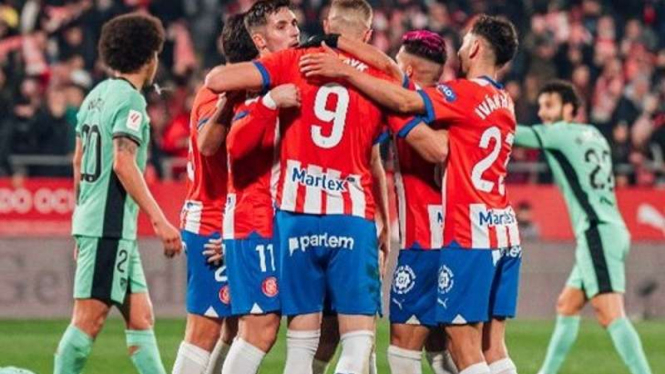 Pemain Girona rayakan gol