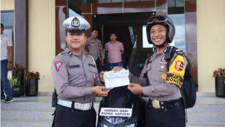 Aksi Heroik Bripda Novandro Ganjel Bus Damri saat Mogok, Kini Dapat NMAX dari Jenderal Bintang 4
