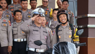 Ini Sosok Bripda Novandro, Polisi yang Relakan Motor Pribadinya Jadi Ganjelan Bus Damri