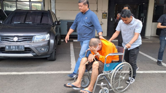 Pelaku James saat hendak polisi merilis kasus pembunuhan dan mutilasi