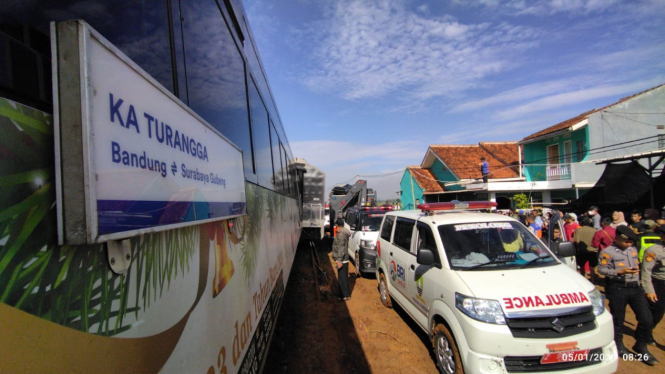 Kecelakaan kereta api (KA) Turangga dengan Commuterline Bandung Raya