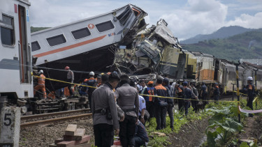 Evakuasi Kecelakaan Kereta Api di Cicalengka Jawa Barat