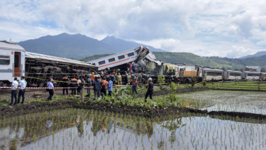 Evakuasi Kecelakaan Kereta Api di Cicalengka Jawa Barat