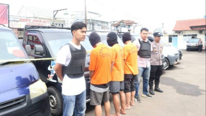 Komplotan gadai mobil rental yang ditangkap polisi.