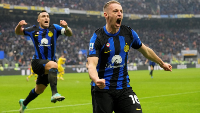 Pemain Inter Milan rayakan gol Davide Frattesi