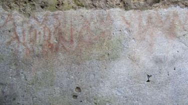 Tulisan berupa kampanye pemilu.