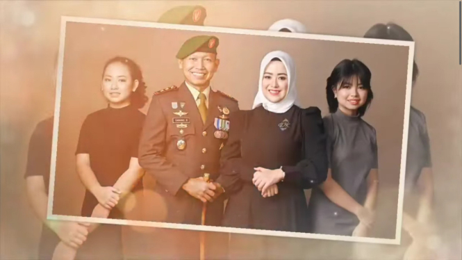 VIVA Militer: Letkol Inf Danang Biantoro bersama almarhumah dan kedua putrinya.
