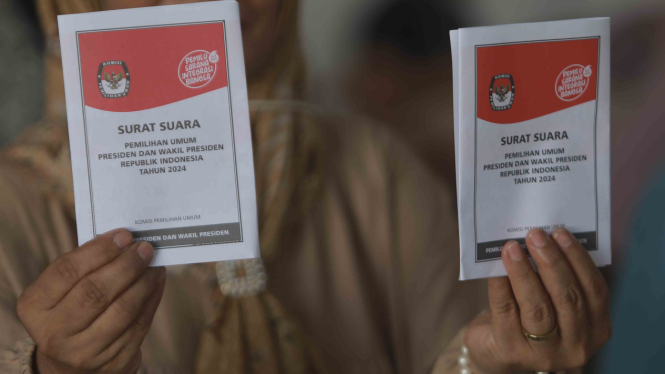 Penyortiran dan Pelipatan Surat Suara Pilpres Pemilu 2024. (Foto ilustrasi)