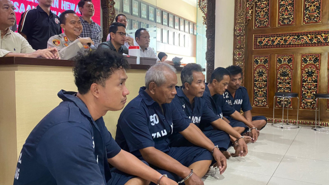 Para tersangka kasus perdagangan anjing ilegal yang ditangkap Polrestabes Semarang