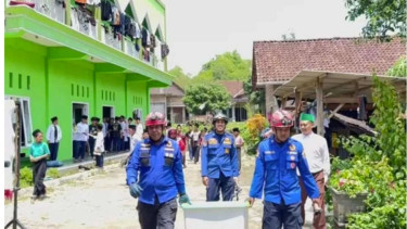 Damkar Amankan Ular Besar yang Masuk Pondok Pesantren 
