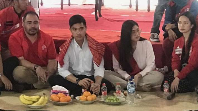 Ketua Umum PSI Kaesang Pangarep saat menghadiri acara Adat Batak di Kebayoran Lama, Jakarta Selatan, Jakarta, Rabu, 10 Januari 2024.