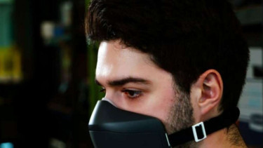 Masker kedap suara.