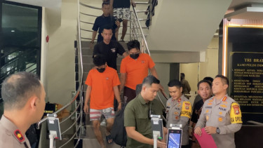 Polres Metro Jakarta Barat menangkap dua pria pemukul asisten Saipul Jamil