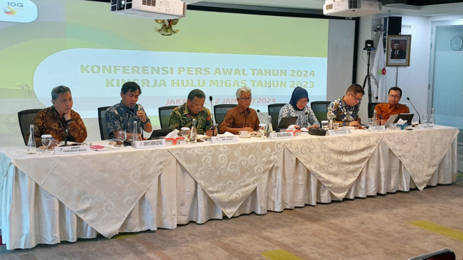 Kepala SKK Migas, Dwi Soetjipto bersama jajaran pejabat SKK Migas