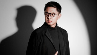 Desain Futuristik hingga Nada Patah Hati, Ini Kisah Rega Poetra di Balik Lagu Aku Menangis