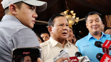 Calon presiden nomor urut 2 Prabowo Subianto menemui ratusan petani, nelayan hingga pengemudi becak motor saat berkampanye di Medan, Sumatra Utara, Sabtu, 13 Januari 2024.
