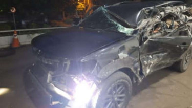 Ilustrasi Fortuner tabrakan.