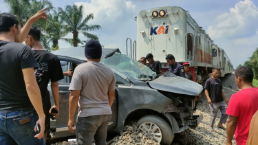 Lakalantas Kereta Api kontra mobil di Kota Tebing Tinggi
