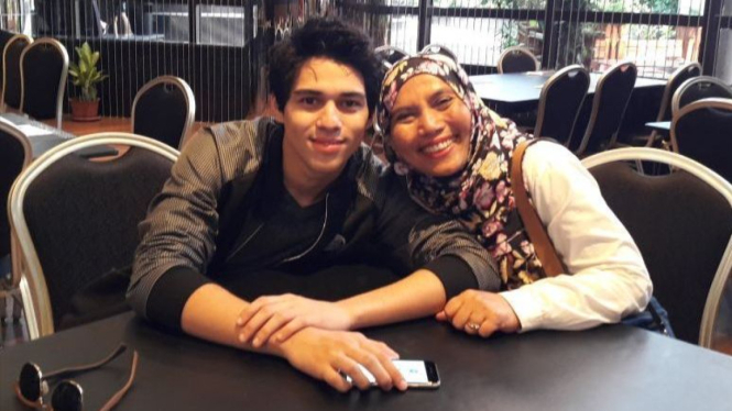 Maxime Bouttier dan Ibunya, Siti Purwanti