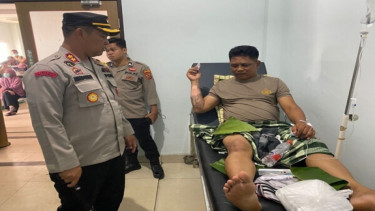 Polisi mengalami luka bakar saat penanganan demo ricuh di kantor Bupati Konawe