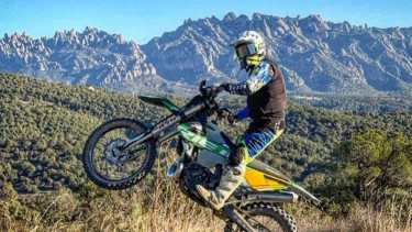 Pembalap Spanyol Carles Falcon di reli Dakar