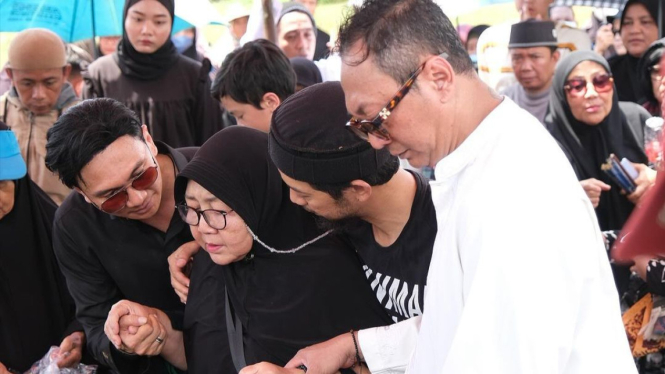 Anji dan Ibunya