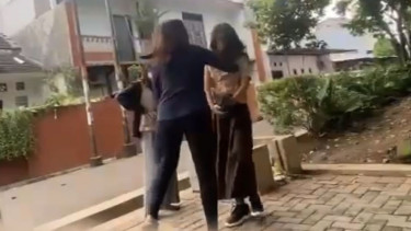 Aksi perundungan atau bullying terhadap siswi SMA di Ciputat Tangerang Selatan