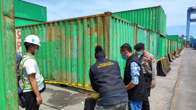 Peti kemas tempat jasad membusuk ditemukan