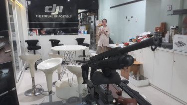 Tempat usaha Surabaya Hobby yang disanksi Amerika Serikat di Surabaya. (Mokhamad Dofir/Viva Jatim)