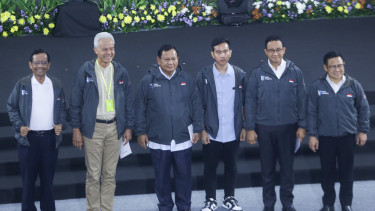 Ketiga pasang Capres dan Cawapres di acara Paku Integritas KPK
