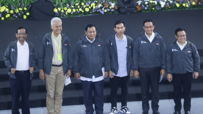 Ketiga pasang Capres dan Cawapres di acara Paku Integritas KPK