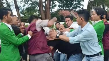 Oknum rektor dan dosen keroyok mahasiswa di Bima (Satria)