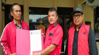 DPC PDIP Indramayu melaporkan pengunggah foto Megawati berbikini ke polisi.