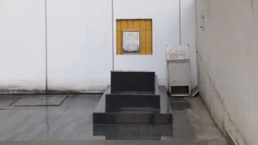 Makam tua Pangeran Kuningan di komplek gedung Telkom Kuningan.