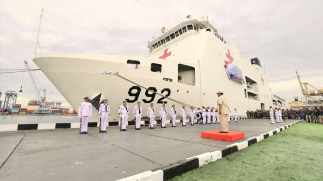 Menhan Prabowo Lepas Keberangkatan Kapal RS TNI KRI dr Radjiman-992