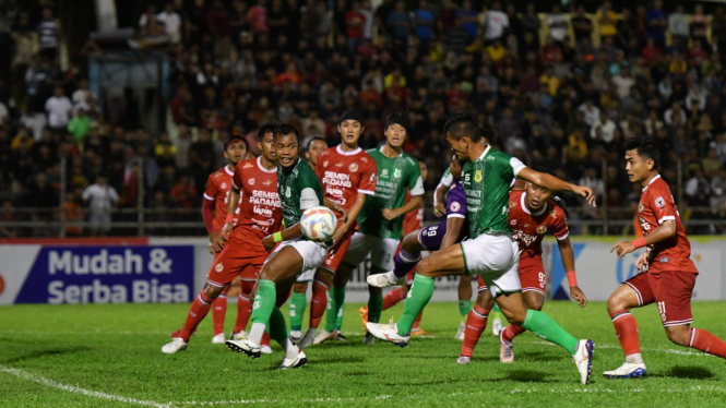 Duel Semen Padang vs PSMS Medan