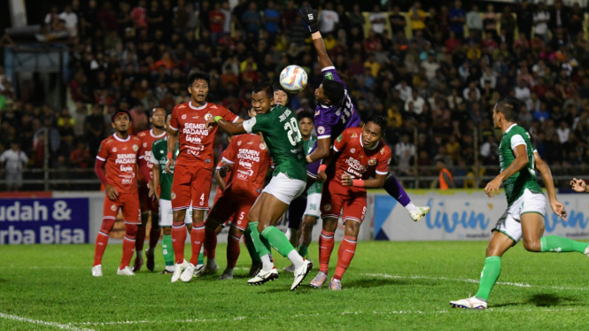 Duel Semen Padang vs PSMS Medan