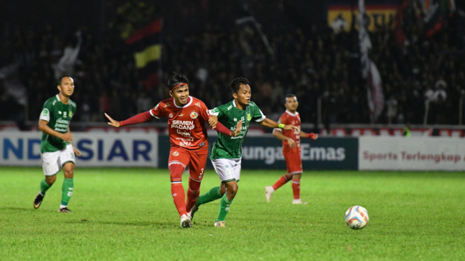 Duel Semen Padang vs PSMS Medan