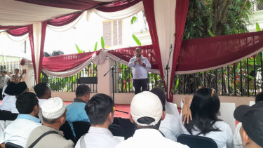 Wakil Komandan Golf TKN Prabowo-Gibran, Eli Sinaga saat menerima deklarasi dukungan dari Relawan Baraya Gemoy di Jalan Kertanegara IV, Jakarta Selatan, Kamis, 18 Januari 2024