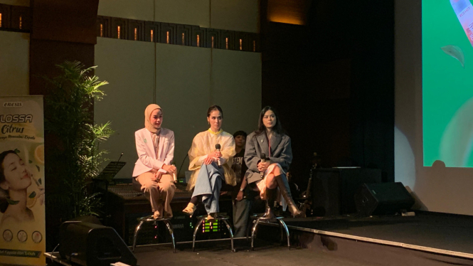 Indah Sundari S.Psi., seorang Psikolog, dalam acara peluncuran Plossa Mini Isi Ulang bertema 'Discover The Magical Power of Nature's Healing'