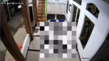 Terekam Seorang Wanita Lahiran Sendiri di Mushola Kota Depok