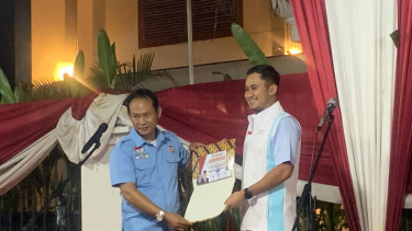 Wakil Komandan TKN Fanta Prabowo-Gibran, Sona Maesana (kanan) saat menerima deklarasi dukungan dari Relawan Gerakan Persatuan Nusantara di Jalan Kertanegara IV, Jakarta Selatan, Kamis, 18 Januari 2024.