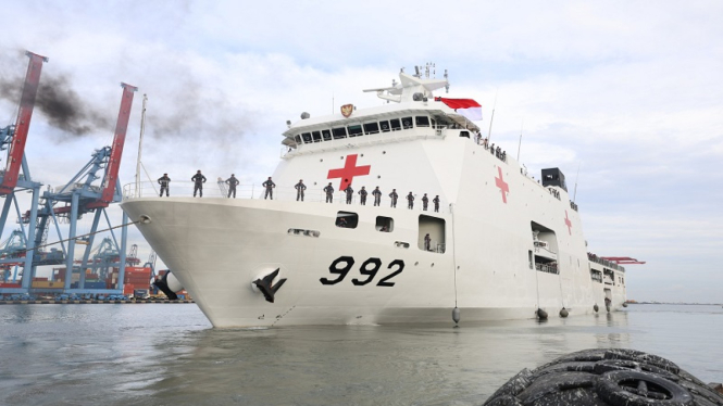 KRI dr. Radjiman Wedyodiningrat-992 mengirim bantuan kemanusiaan ke Palestina