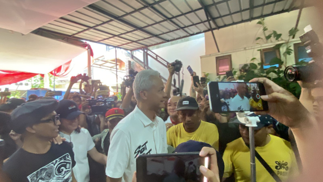 Capres Ganjar Pranowo Tiba di Markas Slank, Jakarta Selatan