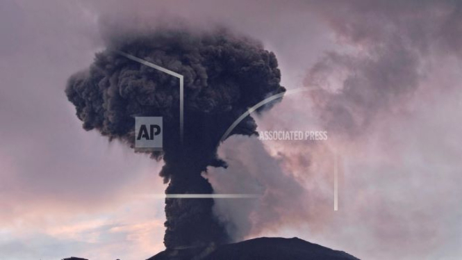 Mount Marapi Erupts.