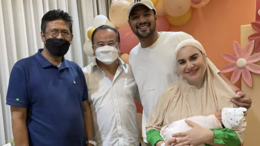 Suhendri Zoni (kiri), Ammar dan Irish Bella (kanan).