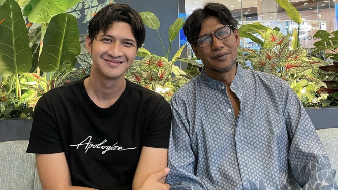 Aditya Zoni dan sang ayah, Suhendri Zoni.