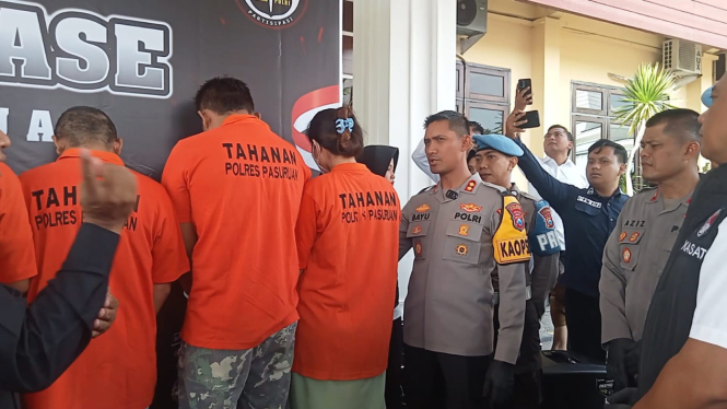 Sepasang kekasih di Pasuruan ditangkap polisi karena mencuri motor. 