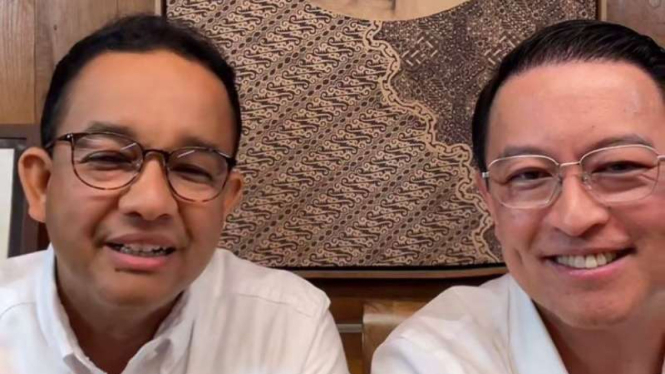 Anies Baswedan dan Tom Lembong saat Live TikTok.