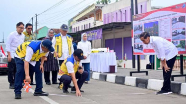 Jokowi tinjau perbaikan jalan Solo-Purwodadi.